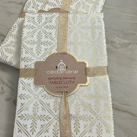 52” x 70” Metallic Tablecloth by Cedar Lane: Sprouting Diamond - Picture 1 of 5